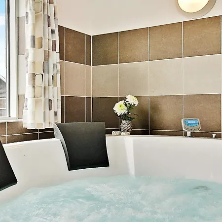 20 Person In Hasselberg Feriehus *